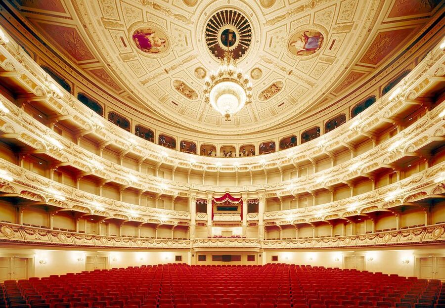 Dresden: Semperoper and Royal Castle - A two-hour plan that links two major sights
