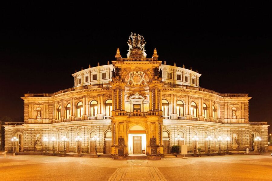 Dresden: Semperoper and Royal Castle - What you learn about the opera house acoustics