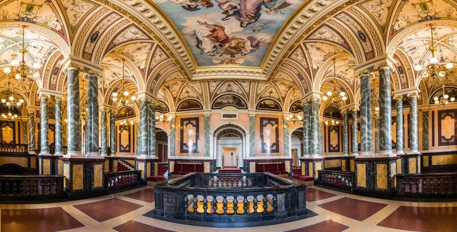 Dresden: Semperoper Guided Tour for Families - What the Guide Explains in 45 Minutes