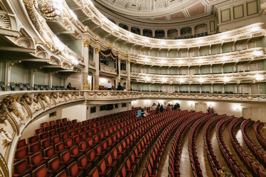 Dresden: Semperoper Tickets and Guided Tour - A 45-minute route with a clear purpose