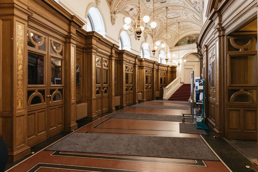 Dresden: Semperoper Tickets and Guided Tour - Who will enjoy this most