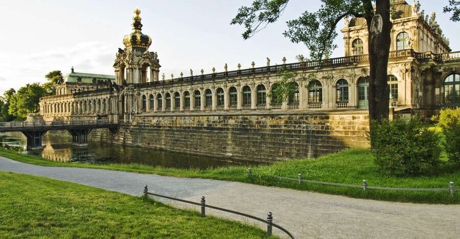 Dresden: Smile Tour with Prosecco - Dresden Castle and the old town’s grand scale