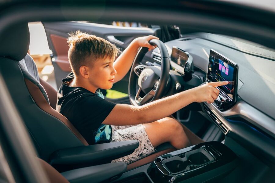 Dresden: Special Tour for Children & Families - Following the Volkswagen ID.3 from development to car bodies