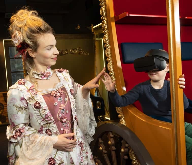 Dresden: Virtual Reality Time Travel Experience Ticket - Starting Behind the Cholera Fountain