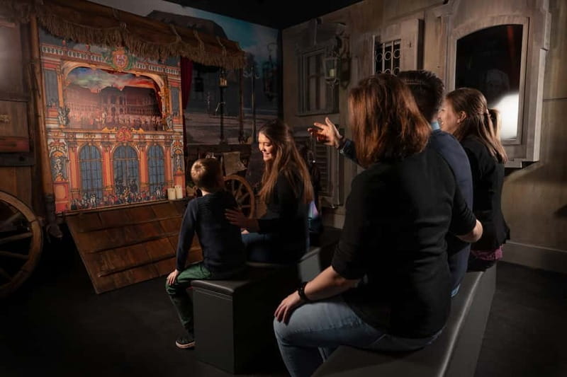 Dresden: Virtual Reality Time Travel Experience Ticket - The Hall of Mirrors and Augustus the Strong