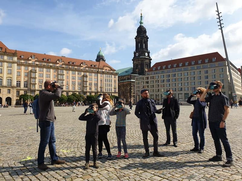 Dresden: Walking Tour with Virtual Reality elements - How the VR equipment changes the walk