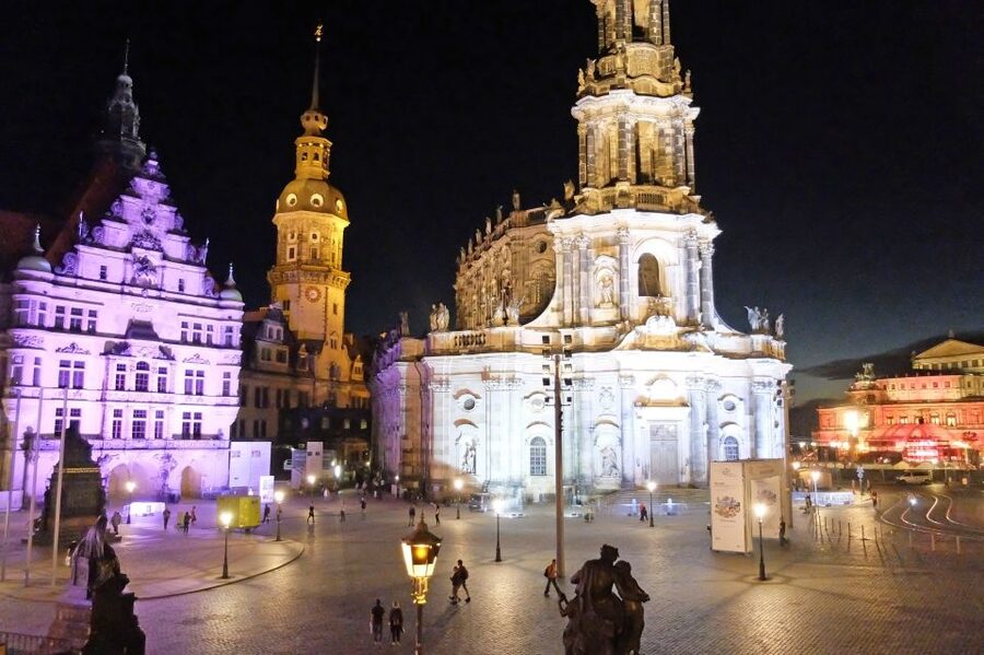 Dresden with a touch of Xmas: English small group tour - Inside the Zwinger’s open courtyards