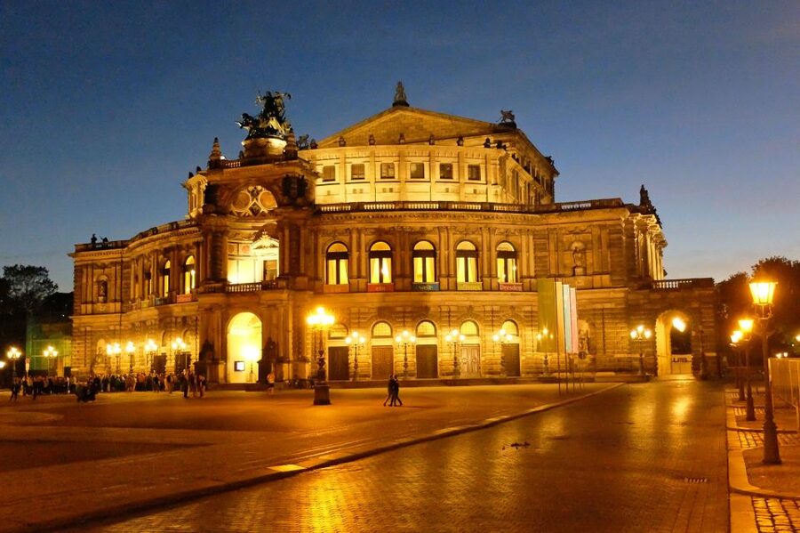 Dresden with a touch of Xmas: English small group tour - The Royal Palace and the Sgrafitto courtyard