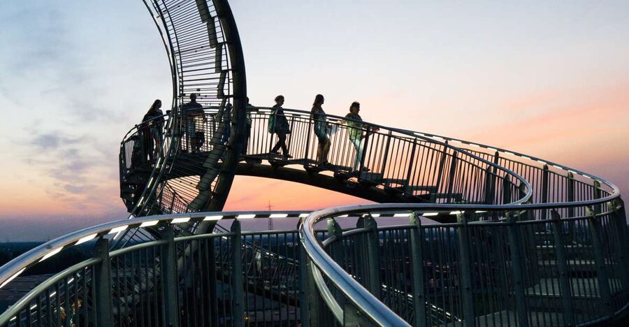 Duisburg: Guided Evening Tour at "Tiger and Turtle" - Meeting the guide at the foot of the slag heap
