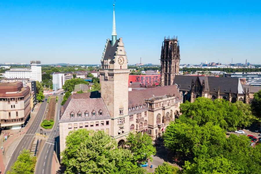 Duisburg: Scavenger Hunt Self-Guided Tour - Who should book this experience