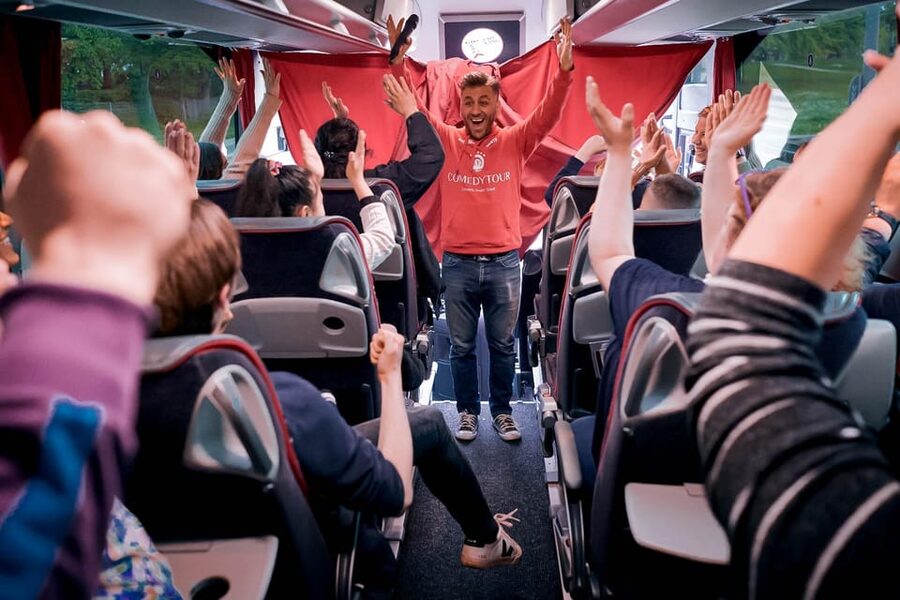 Düsseldorf: 1.5-Hour Comedy Bus Tour - Saturday timing at 3:00 PM and 6:00 PM
