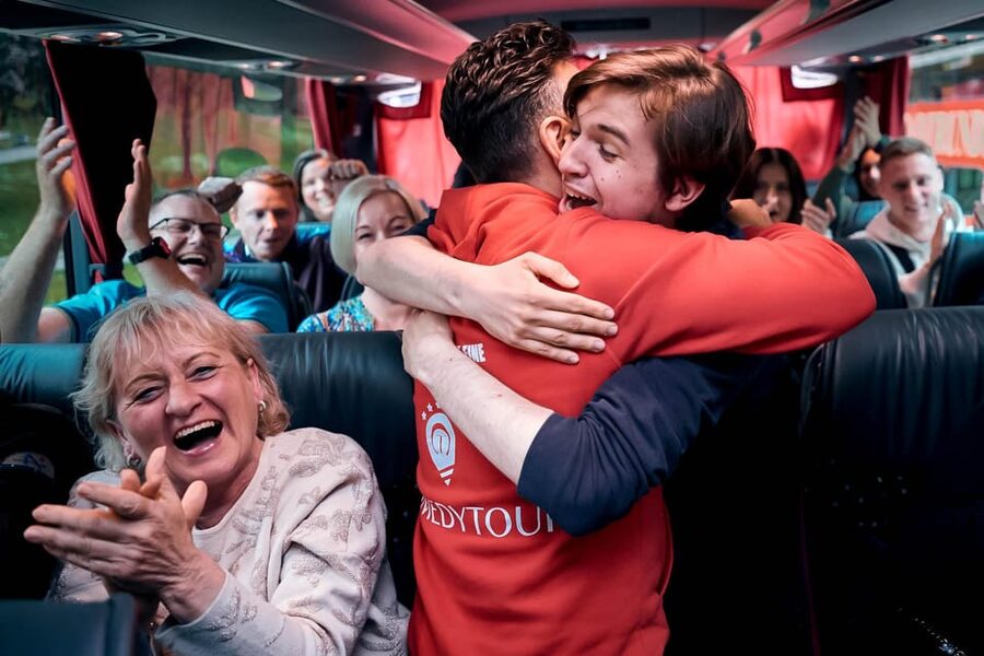 Düsseldorf: 1.5-Hour Comedy Bus Tour - Who will enjoy this bus tour?