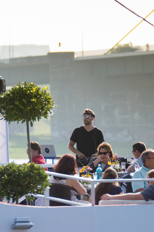 Düsseldorf: 2-Hour Evening Rhine River Cruise with Live DJ - Weather, seating, and practical comfort