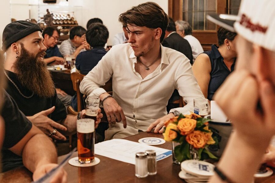 Düsseldorf: Altbier-Safari Beer Walking Tour - Uerige and the famous Old Town beer scene