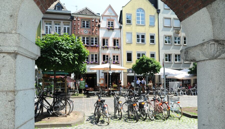 Düsseldorf: Altstadt Guided Tour - St. Lambertus and the first local mystery