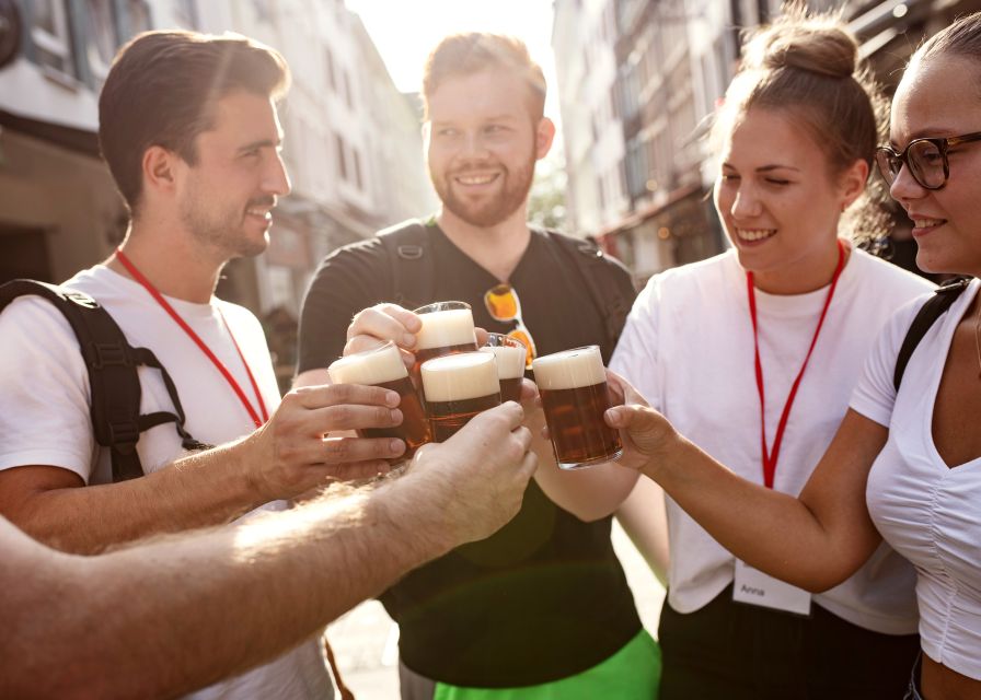 Düsseldorf: Brewery Tour with Alt Beer Tastings - im Füchschen: a traditional opening stop