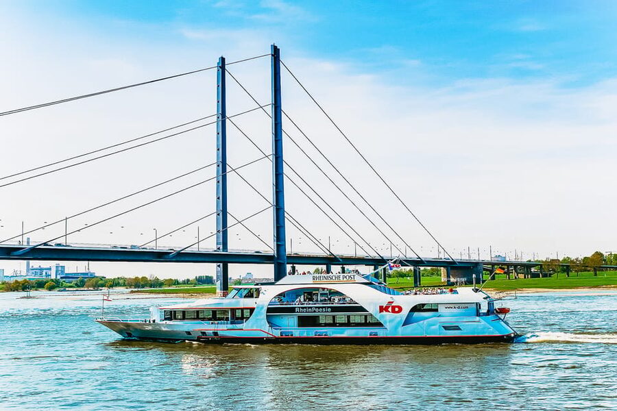 Düsseldorf: City Sightseeing Cruise on the Rhine - Boarding at Rheinuferpromenade