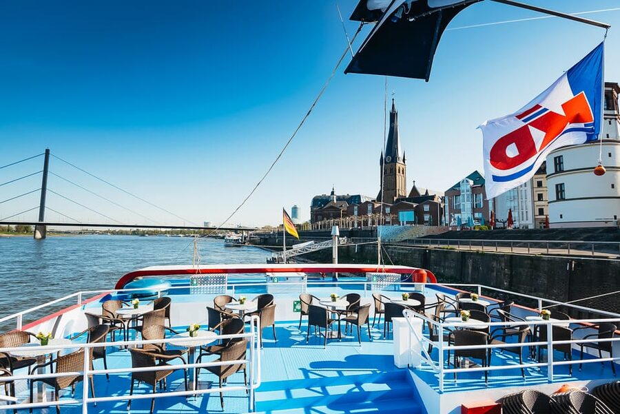 Düsseldorf: City Sightseeing Cruise on the Rhine - The commentary: useful, but choose your location carefully