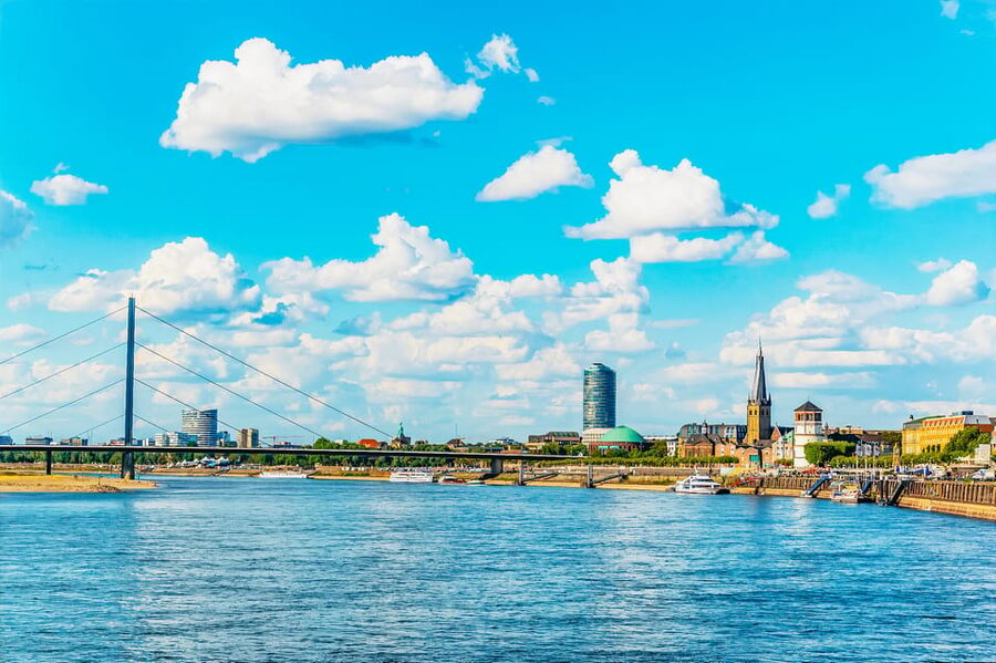 Düsseldorf: City Sightseeing Cruise on the Rhine - Drinks, snacks, and the onboard bar