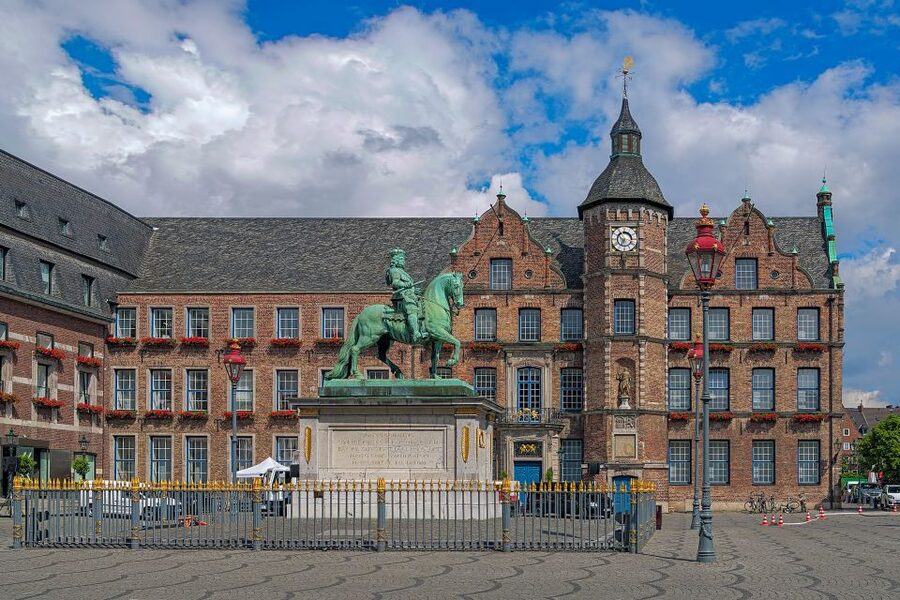 Düsseldorf: Classic City Segway Tour - Tonhalle and Düsseldorf’s architectural contrast
