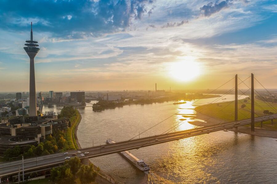 Düsseldorf: Classic City Segway Tour - Parliament and the changing Medienhafen