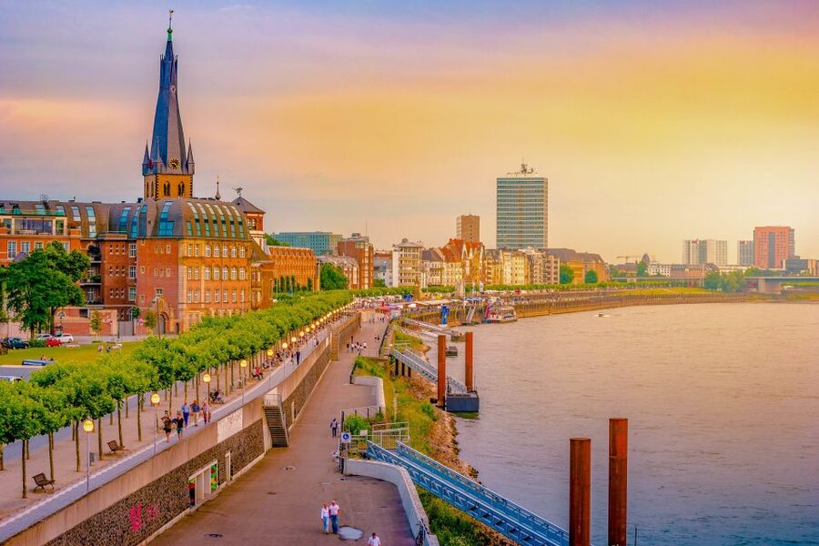 Düsseldorf: Classic City Segway Tour - Getting comfortable on the Segway