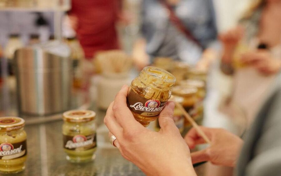 Düsseldorf: Culinary Soul Guided Tour - Carlsplatz market is the main event