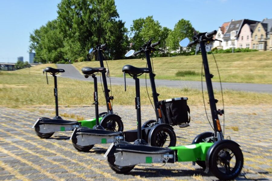 Düsseldorf: E-Scooter City Tour - The guide style: local humor over formal lectures