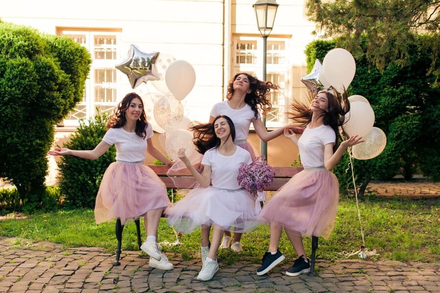 Düsseldorf: Girls-only-tour with shots, party, fun & games - A party tour, not a history lesson