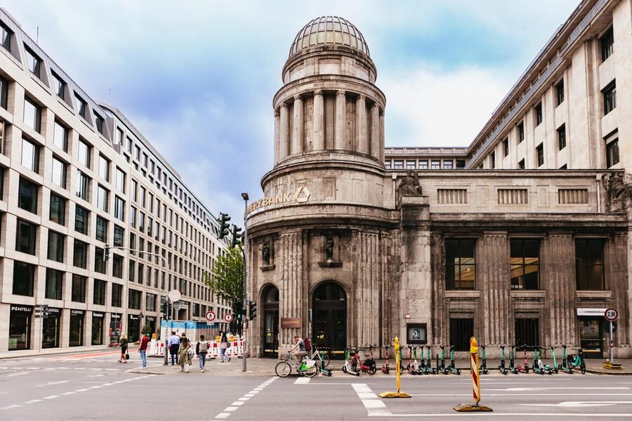 Düsseldorf: Guided City Architecture Walking Tour - Pace, walking demands, and photo stops