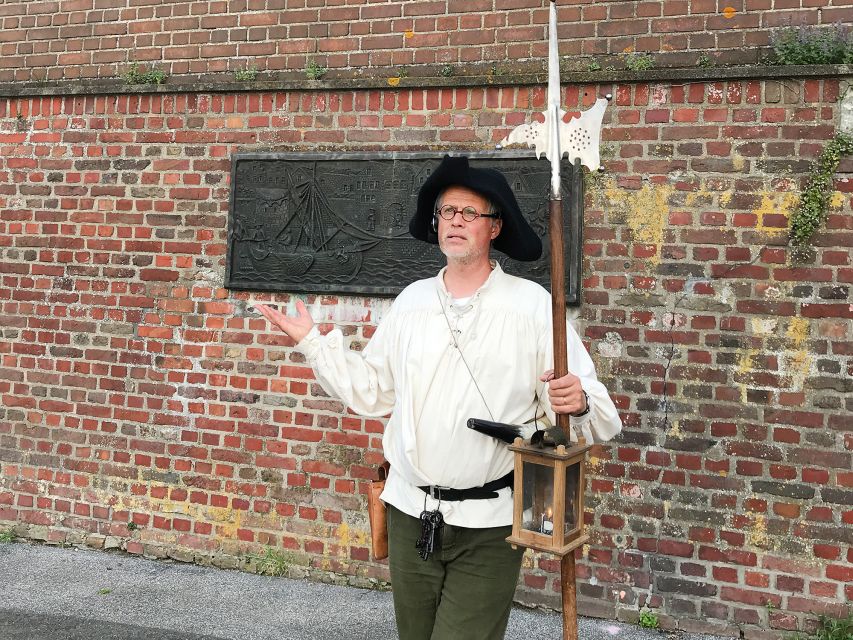 Düsseldorf: Guided Night Watchman Tour through Kaiserswerth - Stories, humor, and the night watchman format