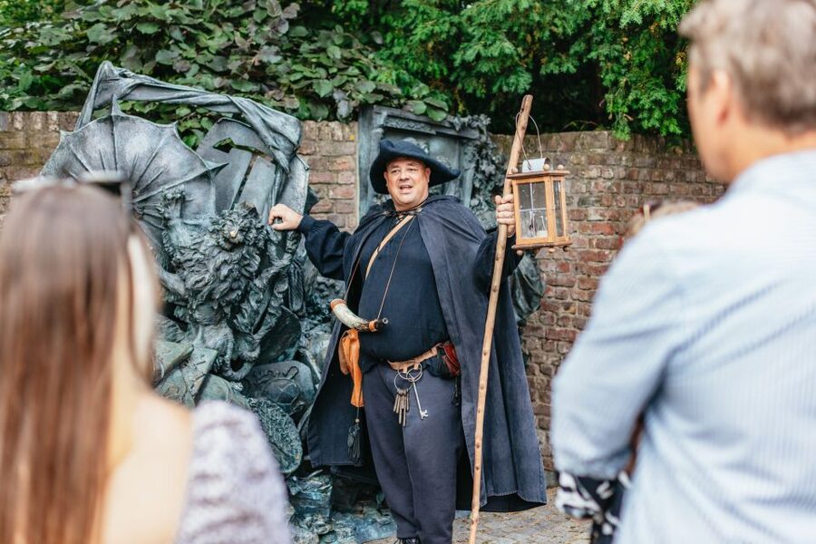 Düsseldorf: Guided Tour with a Night Watchman - Why Düsseldorf looks better after sunset