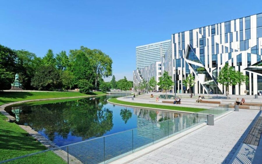 Düsseldorf: In a nutshell - the 60 minutes tour - Cultural sights and modern architecture