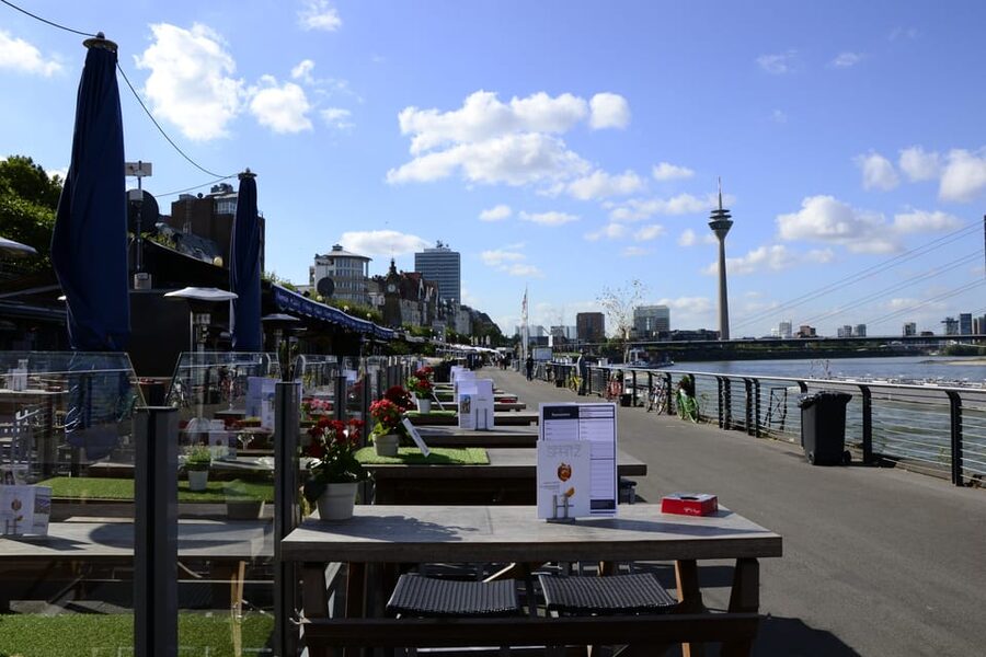 Düsseldorf: Old town and banks of Rhine - heart and lifeline - Ratinger Straße and the Altbier question