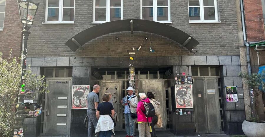 Düsseldorf: Old Town Historical Walking Tour with GEO EPOCHE - The castle tower and the city’s older core