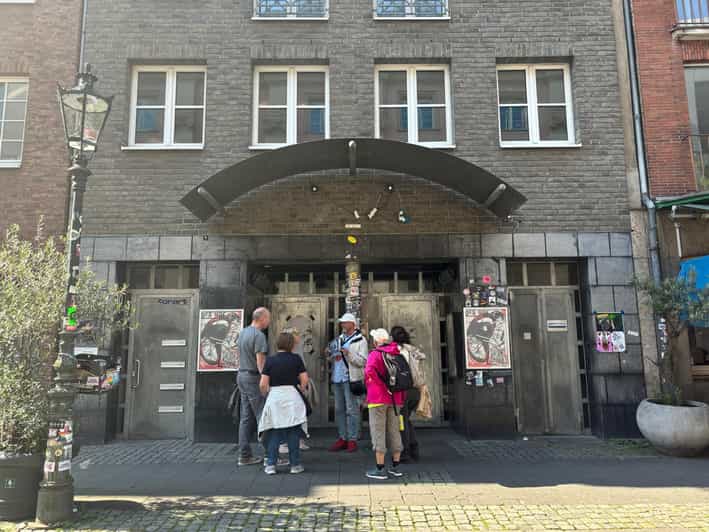 Düsseldorf: Old Town Historical Walking Tour with GEO EPOCHE - Starting at Burgplatz and the Stadterhebungsmonument