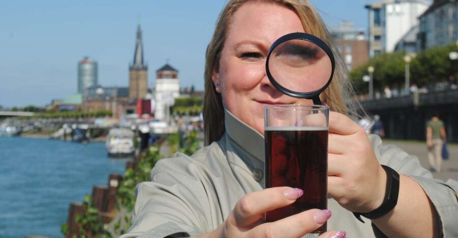 Düsseldorf: Old Town Interactive Crime Tour with actor - Brewery stops with Altbier or a soft drink
