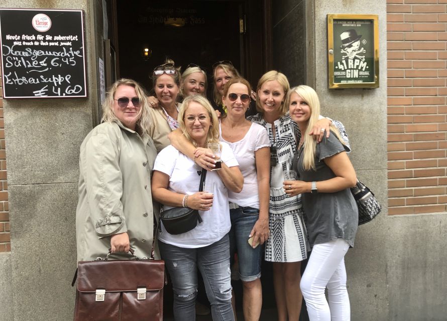 Düsseldorf: Old Town Interactive Crime Tour with actor - How the two-hour case unfolds