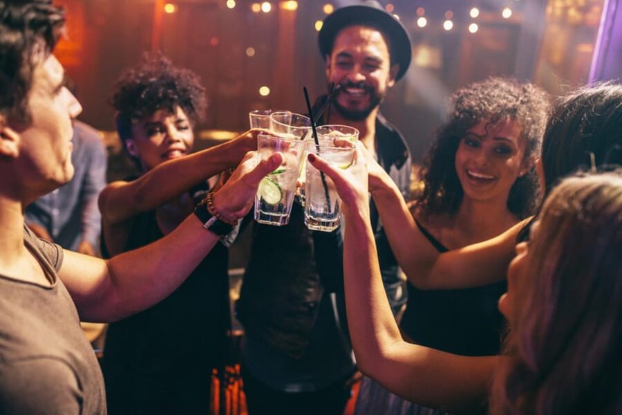 Düsseldorf Pub Crawl - 4 Locations, Shots & Club Entry - Starting near the German Oper am Rhein