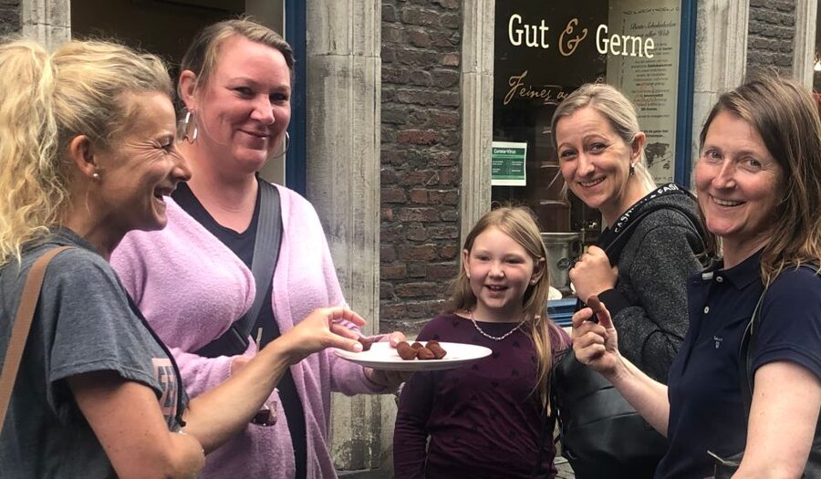 Düsseldorf: Sweet Treats Guided Walking Tour of Old Town - Timing, cancellation, and a smart way to plan it