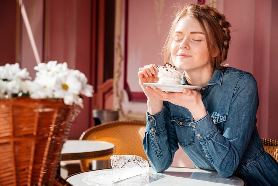 Düsseldorf: Sweet Treats Guided Walking Tour of Old Town - Five stops, five chances to try something new