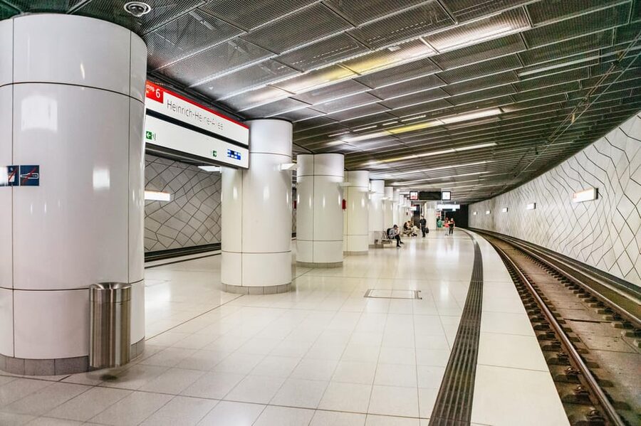 Düsseldorf: The Wehrhahn Line Metro Guided Tour - The guide, group size, and language question