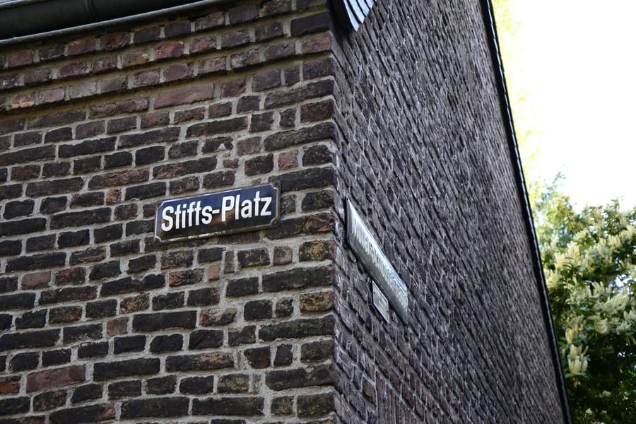 Düsseldorf: Tipping based - Old Town Walking Tour - What the 90-minute length means for your day