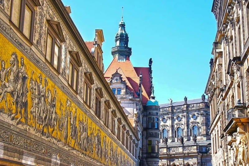 Elbfloren: Historical city tour - Entering the Frauenkirche, Dresden’s defining church