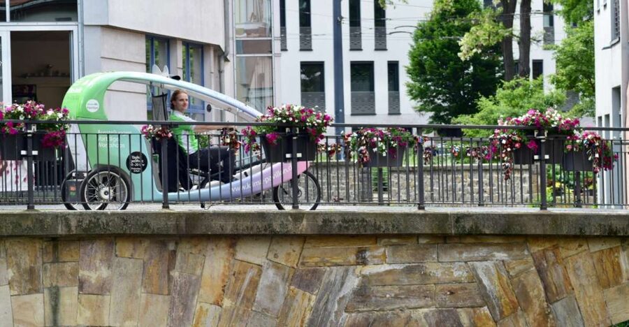 Erfurt: KiKa TV Characters Kids Tour by Pedicab - Meeting the guide at Fischmarkt