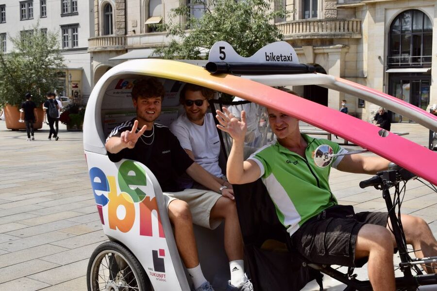 Erfurt: Private Guided Classic Old Town E-Rickshaw Tour - Who will get the most from this ride