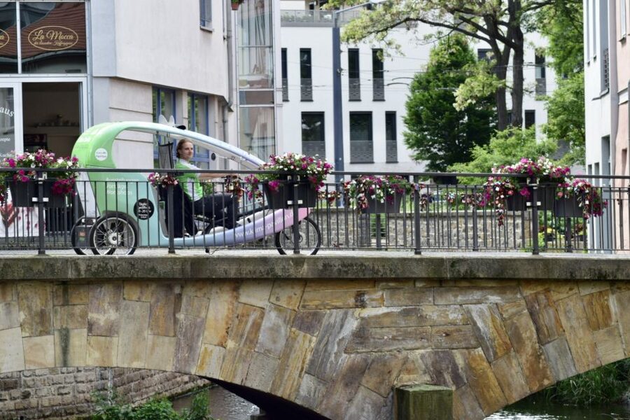 Erfurt: Private Guided Classic Old Town E-Rickshaw Tour - Price, group size, and what you receive