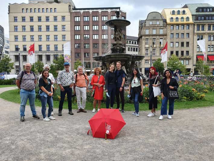 Explore Düsseldorf with Passionate tour guides! - Guides who use humor, performance, and local advice