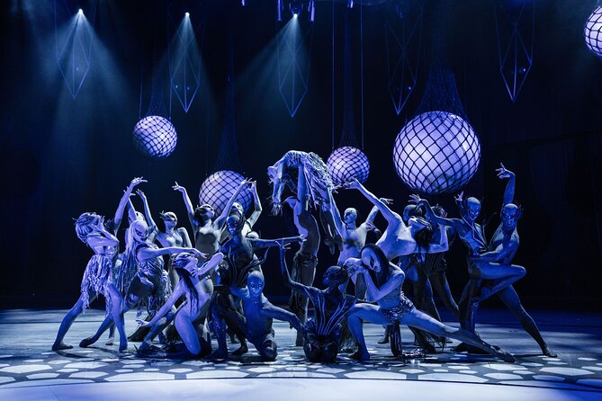 FALLING | IN LOVE Grand Show at Friedrichstadt-Palast Berlin - The weak point: spectacle can crowd out the story