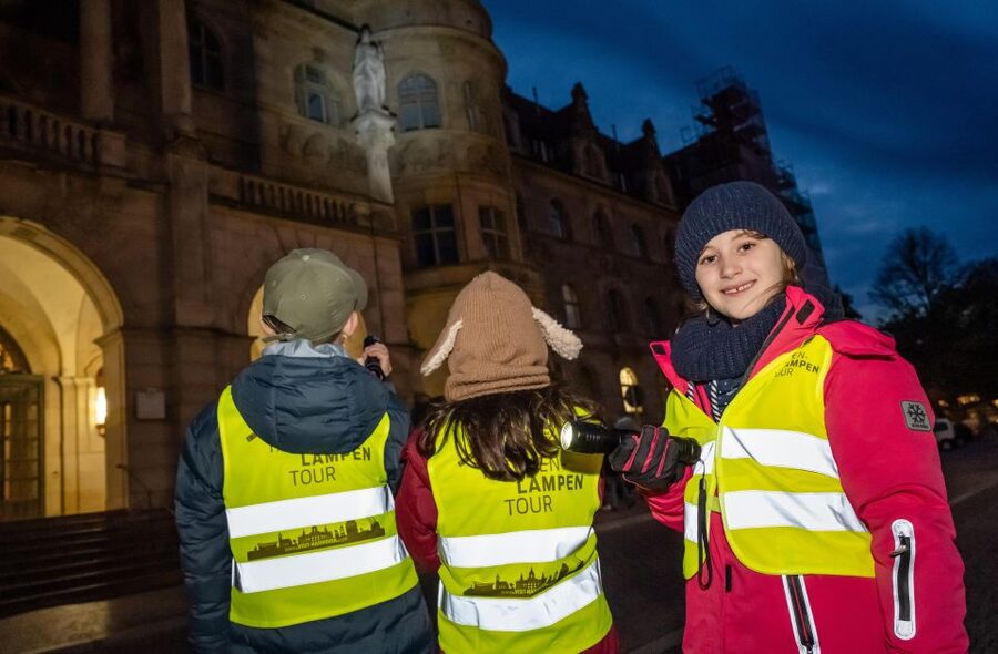 Flashlight tour for children/teenagers - Why Hannover feels different after sunset